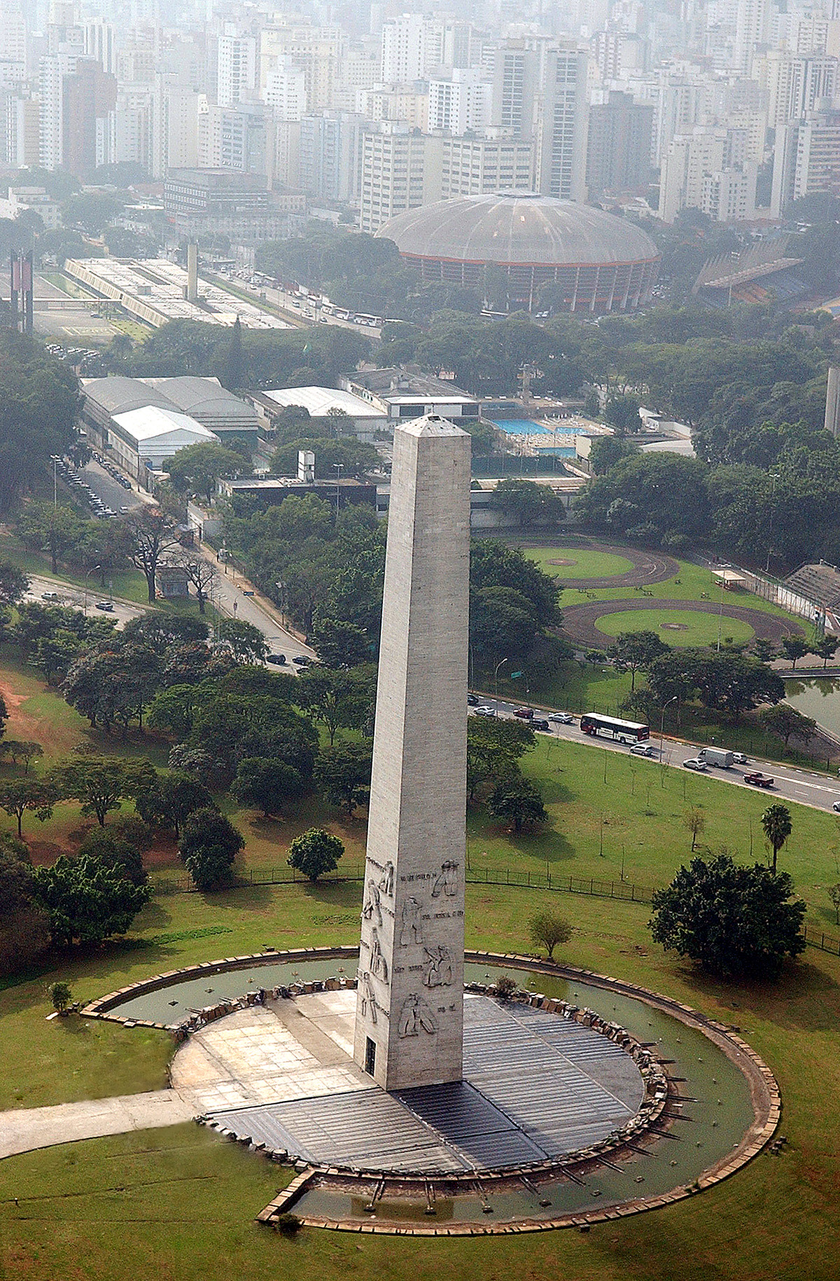 <a style='float:right;color:#ccc' href='https://www3.al.sp.gov.br/repositorio/noticia/01-2010/cultura - obelisco.Ze03.jpg' target=_blank><i class='bi bi-zoom-in'></i> Clique para ver a imagem </a>